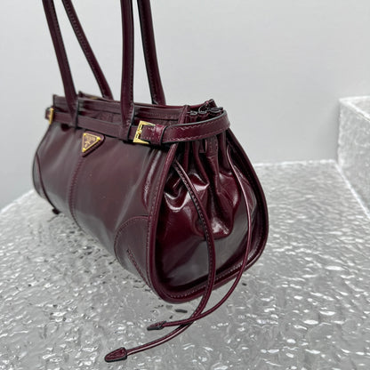 카타 / 프라다 미디엄 사이즈 숄더백