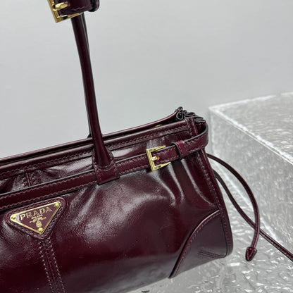 카타 / 프라다 미디엄 사이즈 숄더백