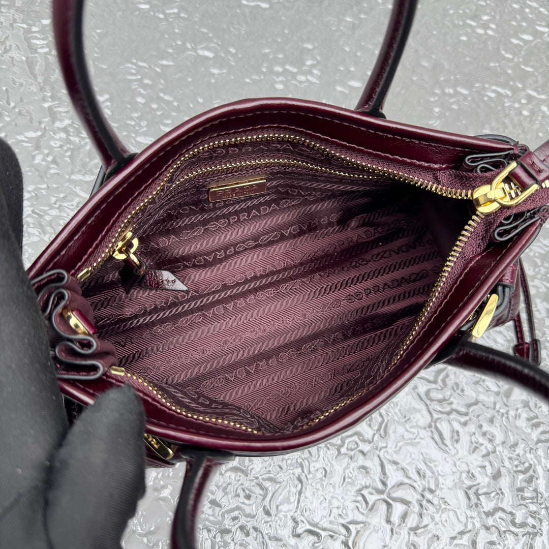 카타 / 프라다 미니 숄더백