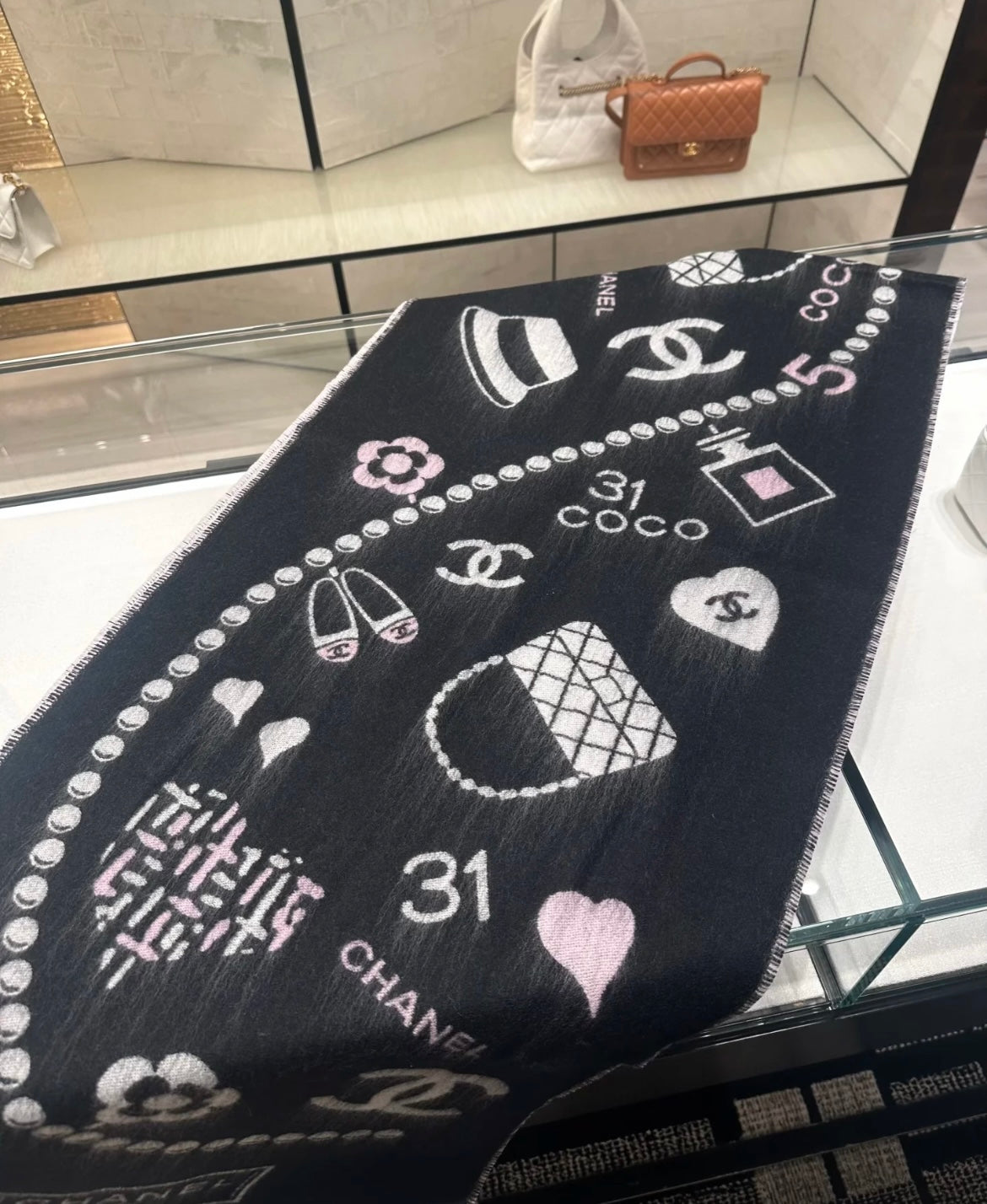 신조 / 샤넬 스카프