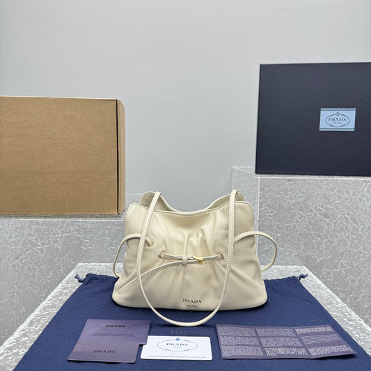 카타 / 프라다 구름백