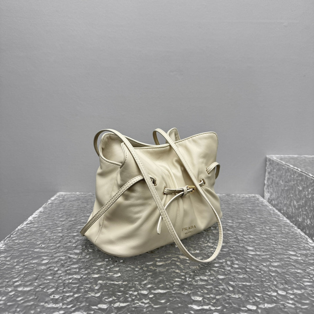 카타 / 프라다 구름백