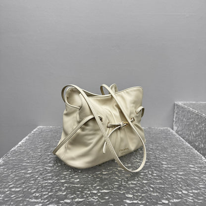 카타 / 프라다 구름백