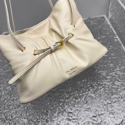 카타 / 프라다 구름백