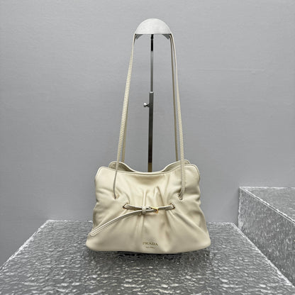 카타 / 프라다 구름백