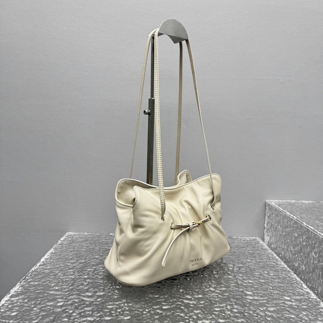 카타 / 프라다 구름백