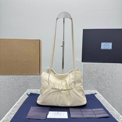 카타 / 프라다 구름백