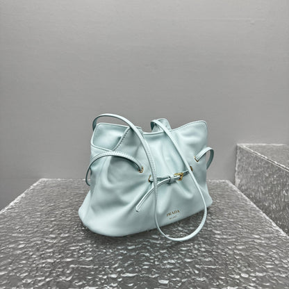 카타 / 프라다 구름백