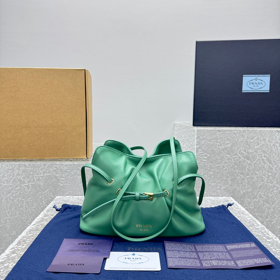 카타 / 프라다 구름백