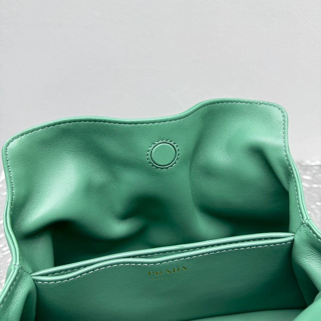 카타 / 프라다 구름백