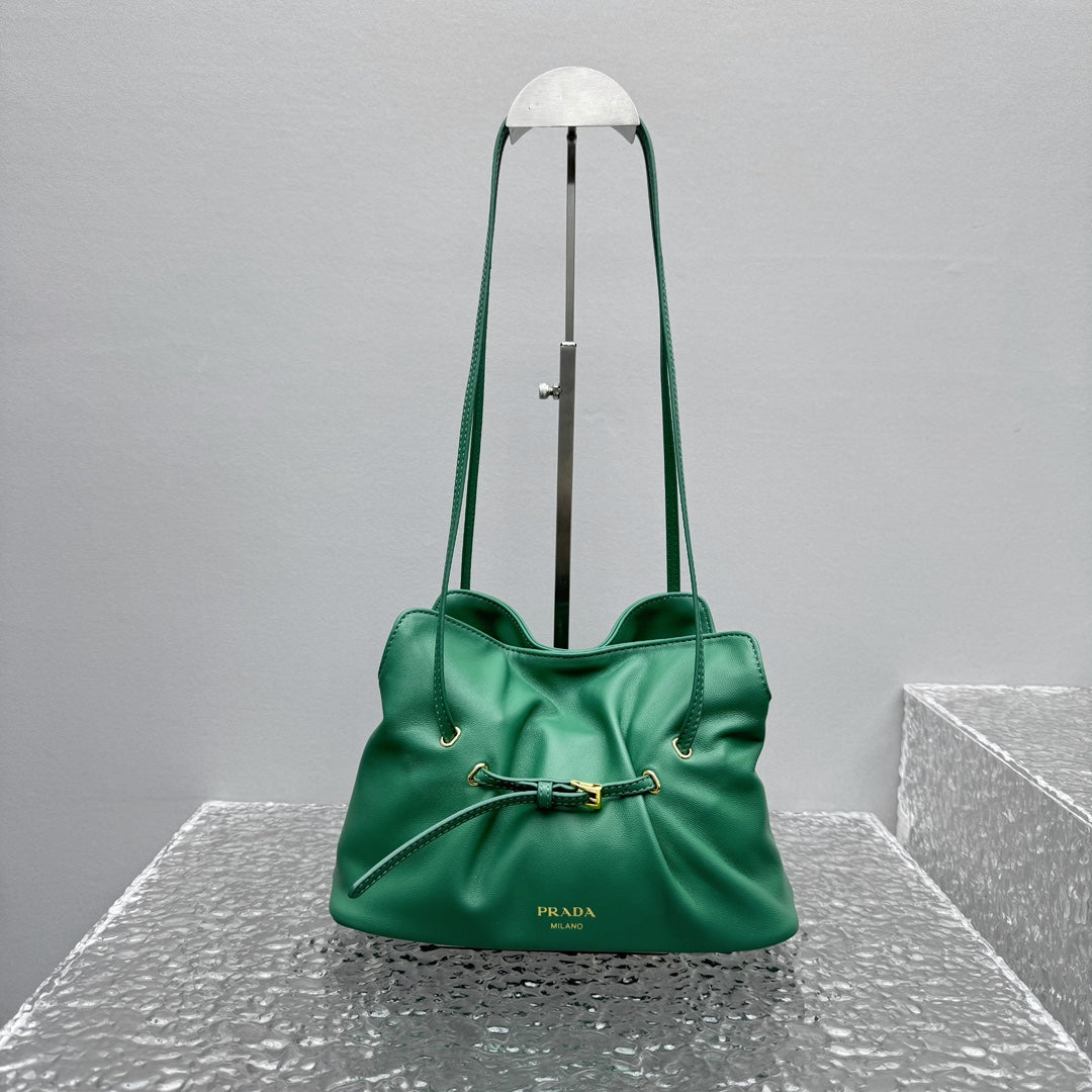 카타 / 프라다 구름백