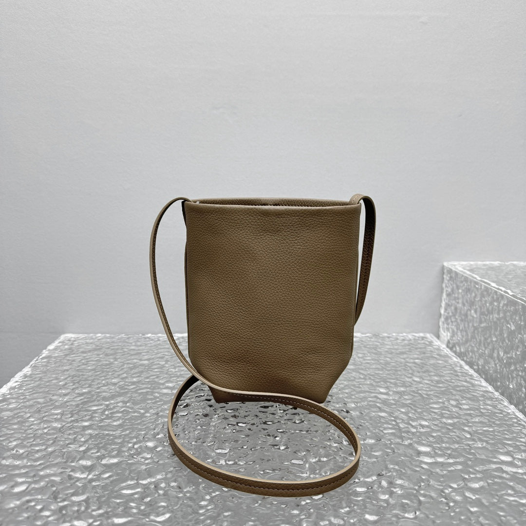 카타 / 더로우 크로스 버킷백