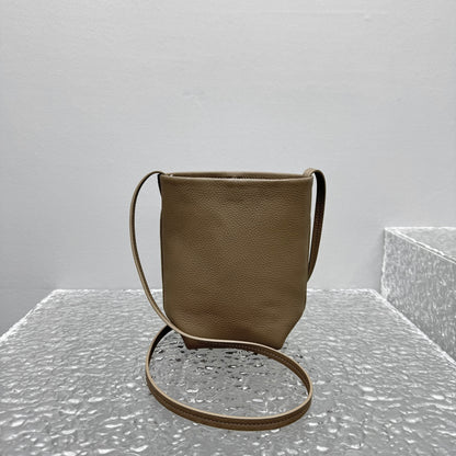 카타 / 더로우 크로스 버킷백