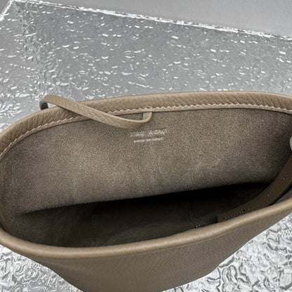 카타 / 더로우 크로스 버킷백