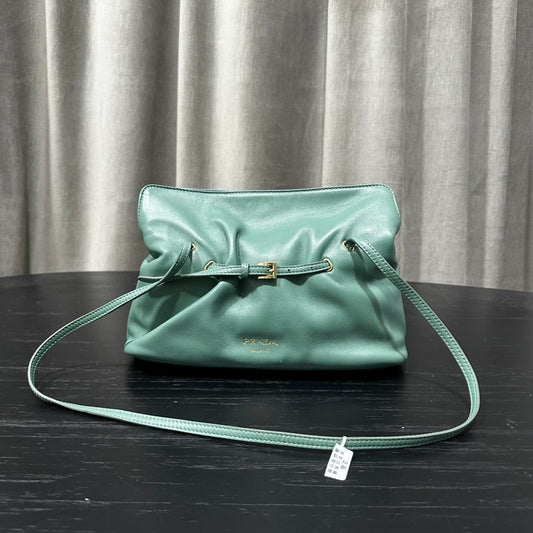 카타 / 프라다 구름 가방