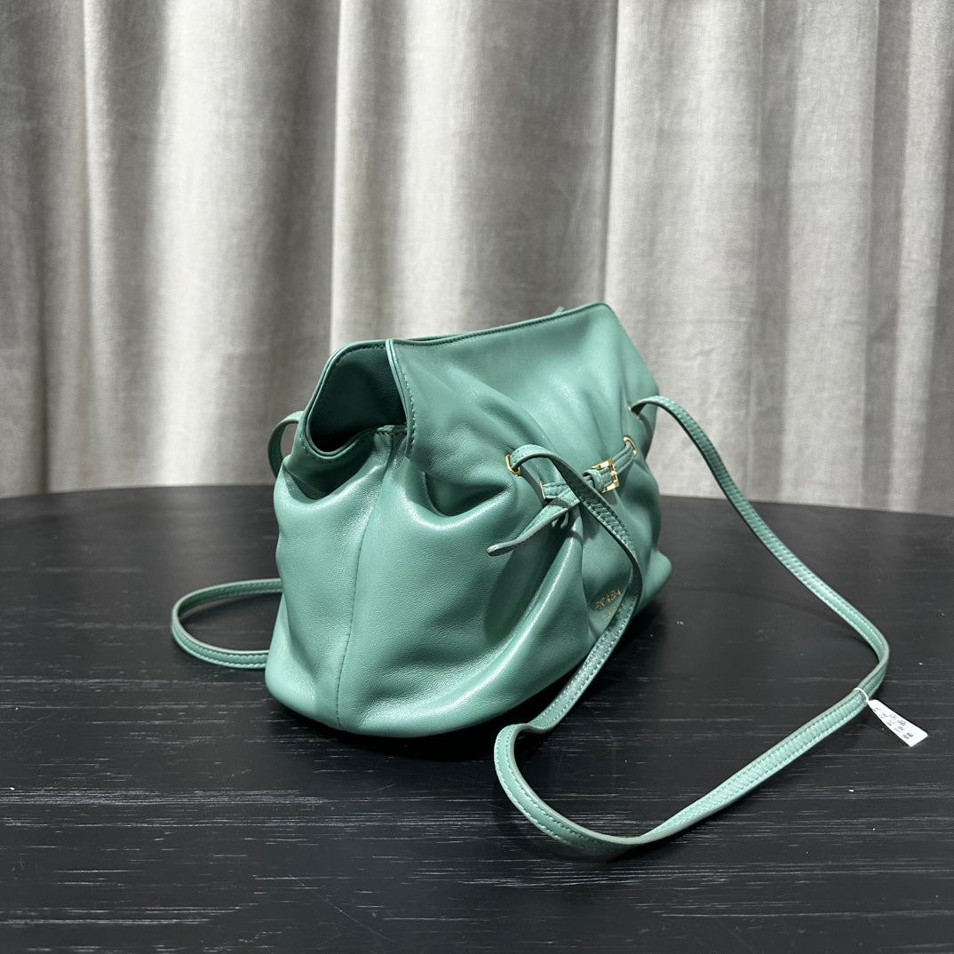 카타 / 프라다 구름 가방