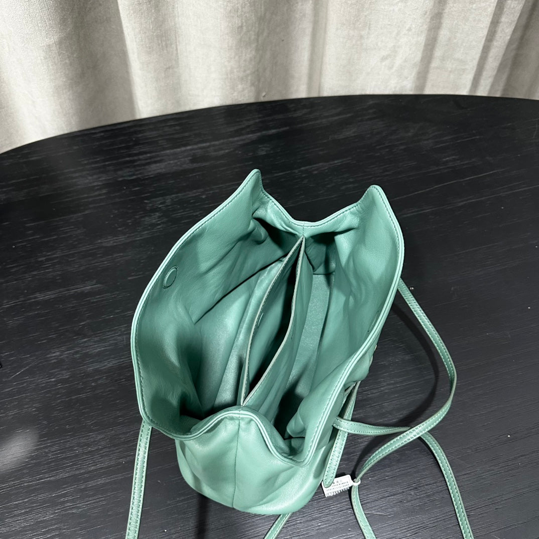 카타 / 프라다 구름 가방