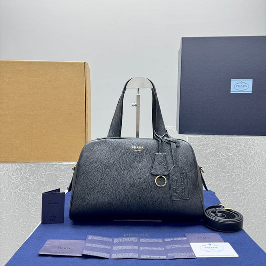 카타 / 프라다 토트 백
