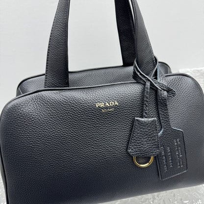 카타 / 프라다 토트 백