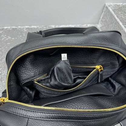 카타 / 프라다 토트 백