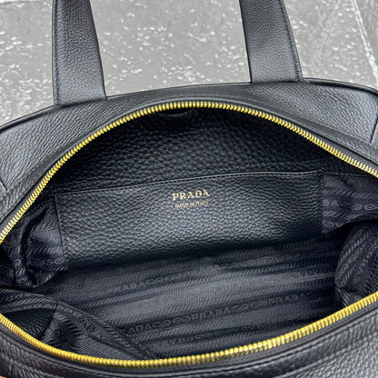 카타 / 프라다 토트 백