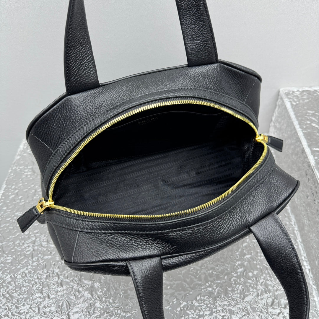 카타 / 프라다 토트 백