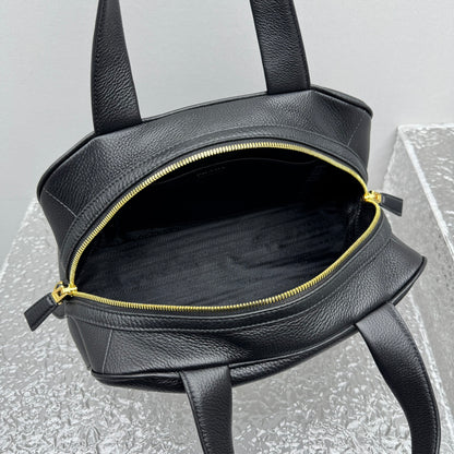 카타 / 프라다 토트 백