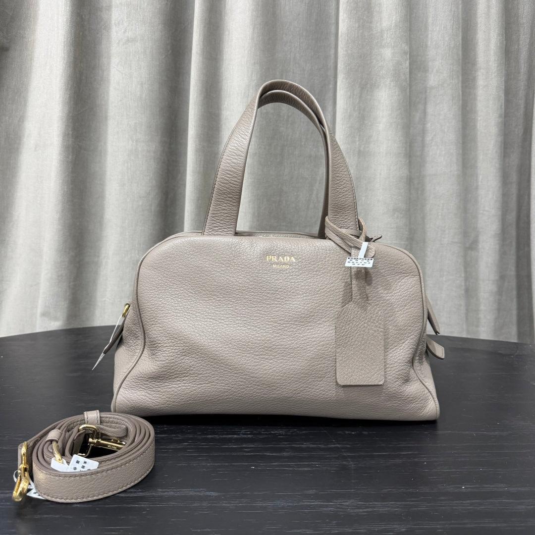 카타 / 프라다 토트 백
