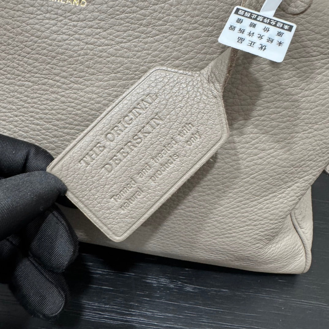 카타 / 프라다 토트 백