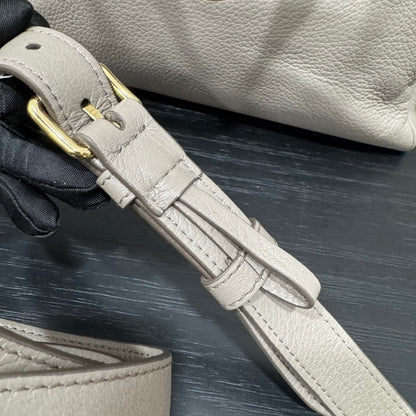 카타 / 프라다 토트 백