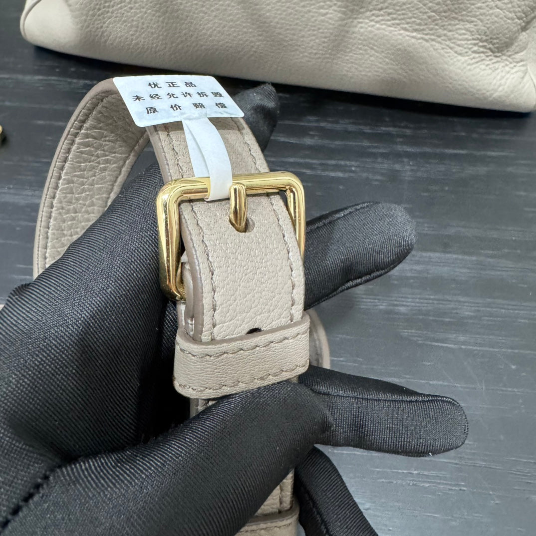 카타 / 프라다 토트 백