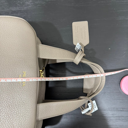 카타 / 프라다 토트 백