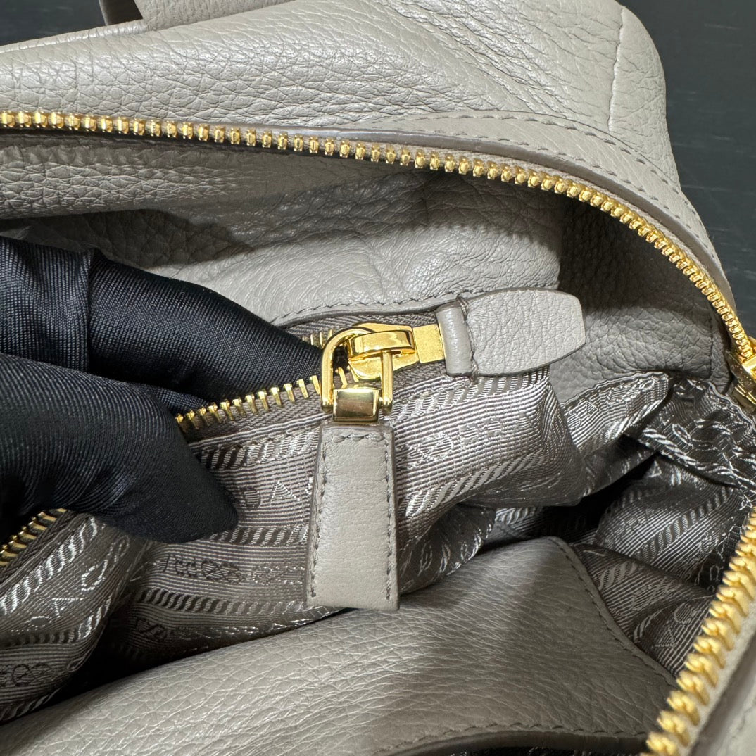 카타 / 프라다 토트 백