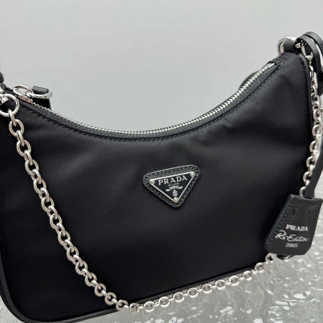 카타 / 프라다 핸드백/겨드랑이