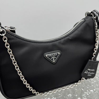 카타 / 프라다 핸드백/겨드랑이