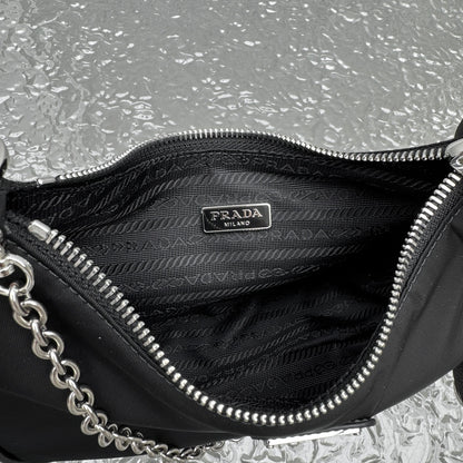 카타 / 프라다 핸드백/겨드랑이