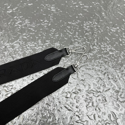 카타 / 프라다 핸드백/겨드랑이