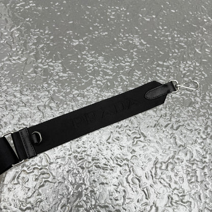 카타 / 프라다 핸드백/겨드랑이