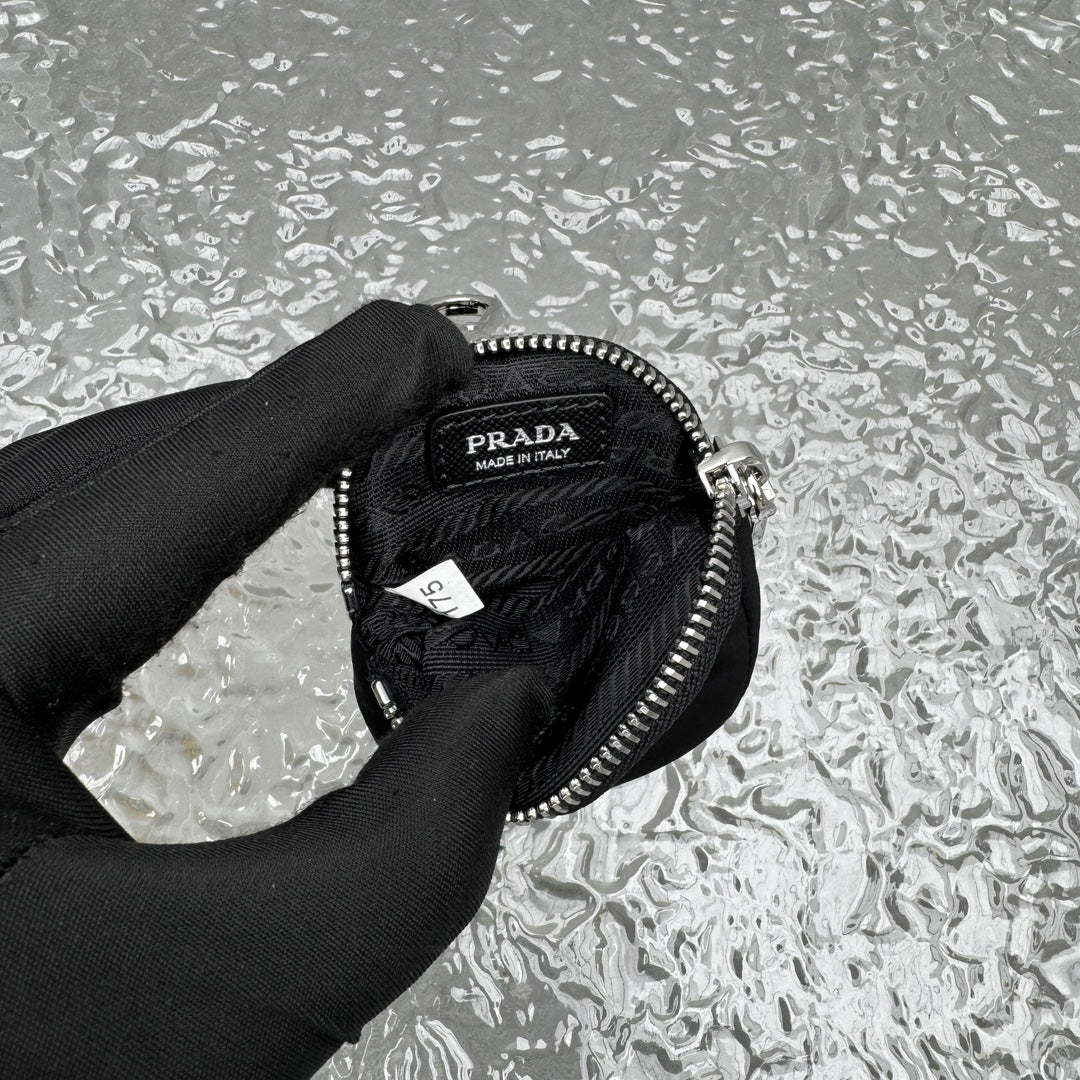 카타 / 프라다 핸드백/겨드랑이
