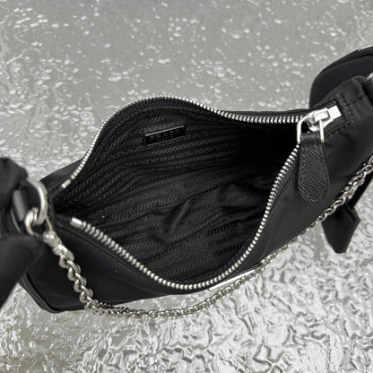 카타 / 프라다 핸드백/겨드랑이