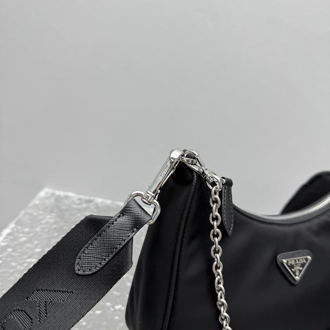 카타 / 프라다 핸드백/겨드랑이