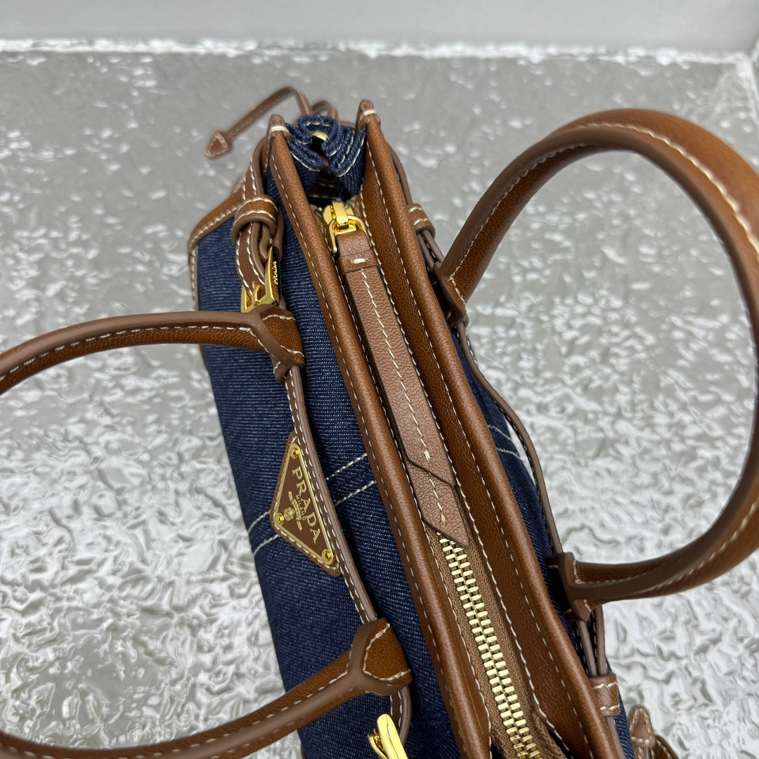 카타 / 프라다 미니 데님 핸드백