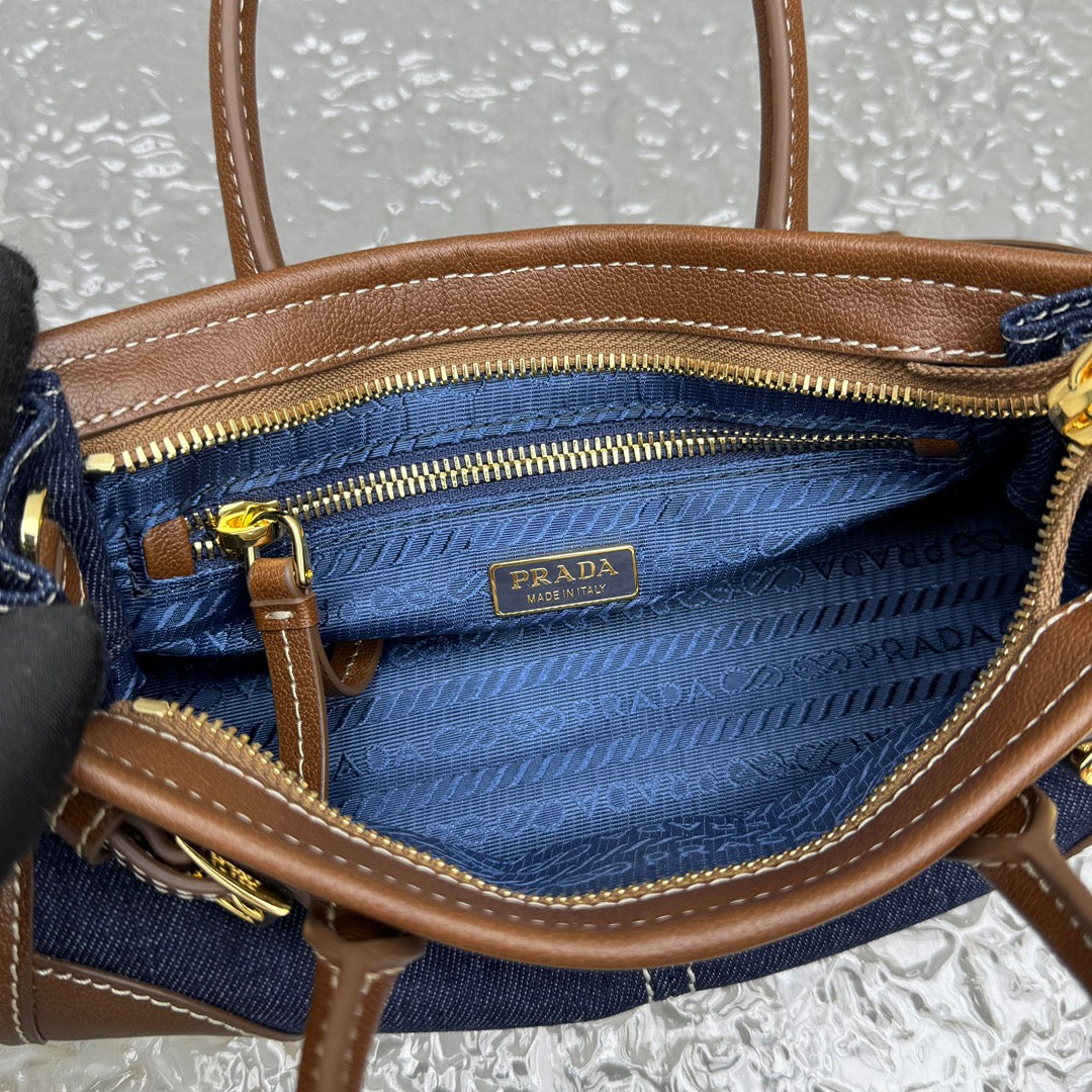 카타 / 프라다 미니 데님 핸드백