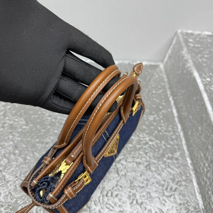 카타 / 프라다 미니 데님 핸드백