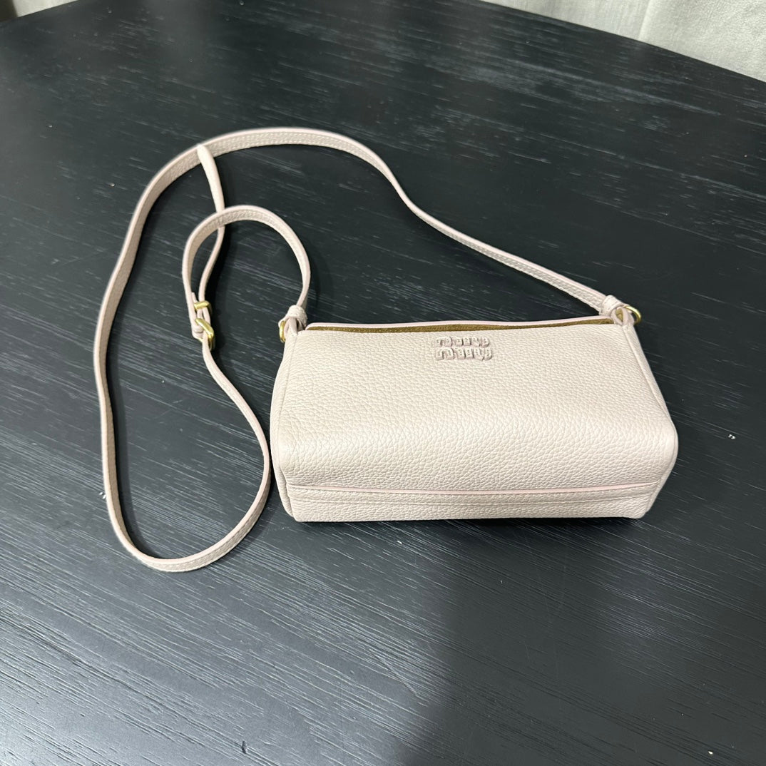 카타 / 미우미우 작은 크로스백