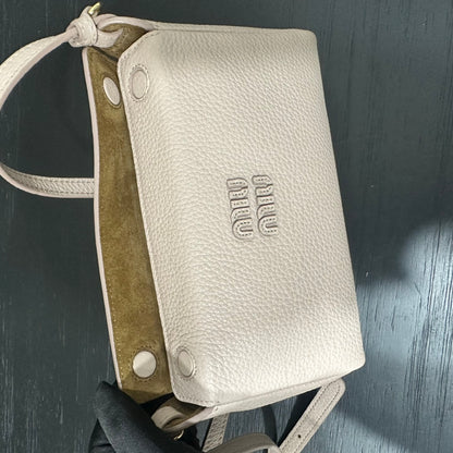 카타 / 미우미우 작은 크로스백