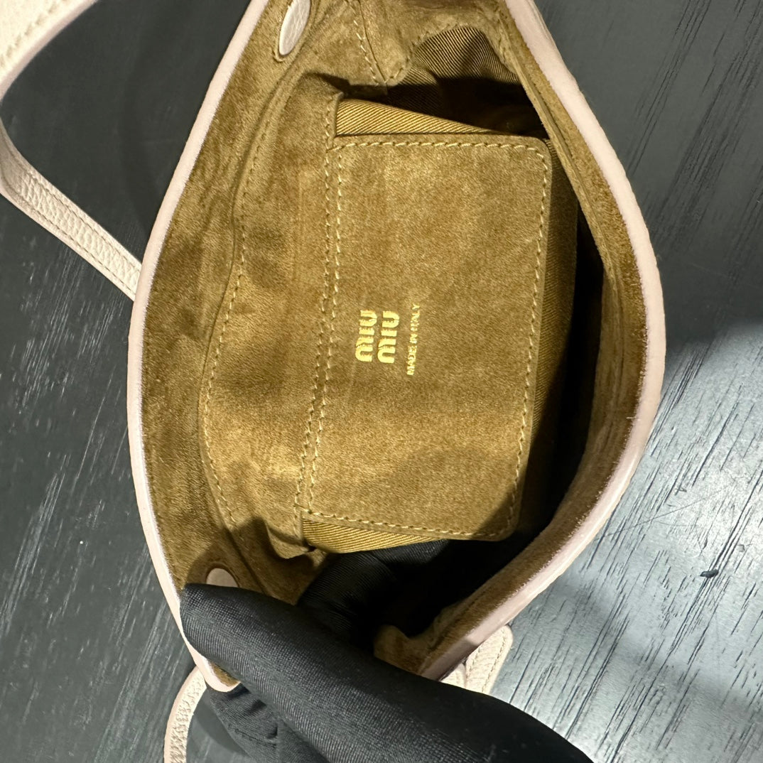 카타 / 미우미우 작은 크로스백