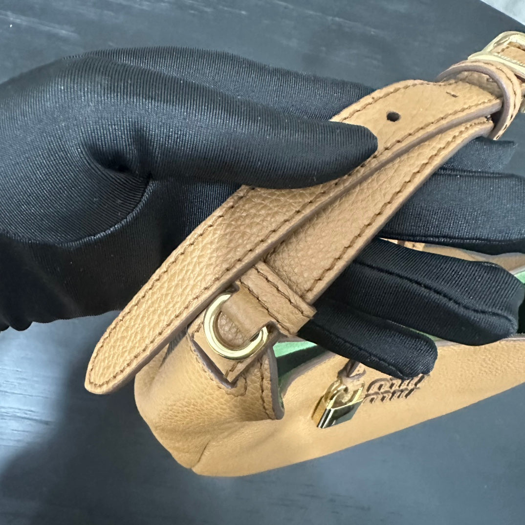 카타 / 미우미우 작은 크로스백