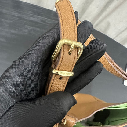 카타 / 미우미우 작은 크로스백