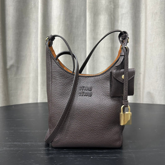 카타 / 미우미우 작은 크로스백